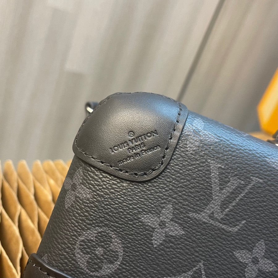 Louis Vuitton Horizon Clutch Bag Taurillon Monogram Leather with Silve –  EliteLaza