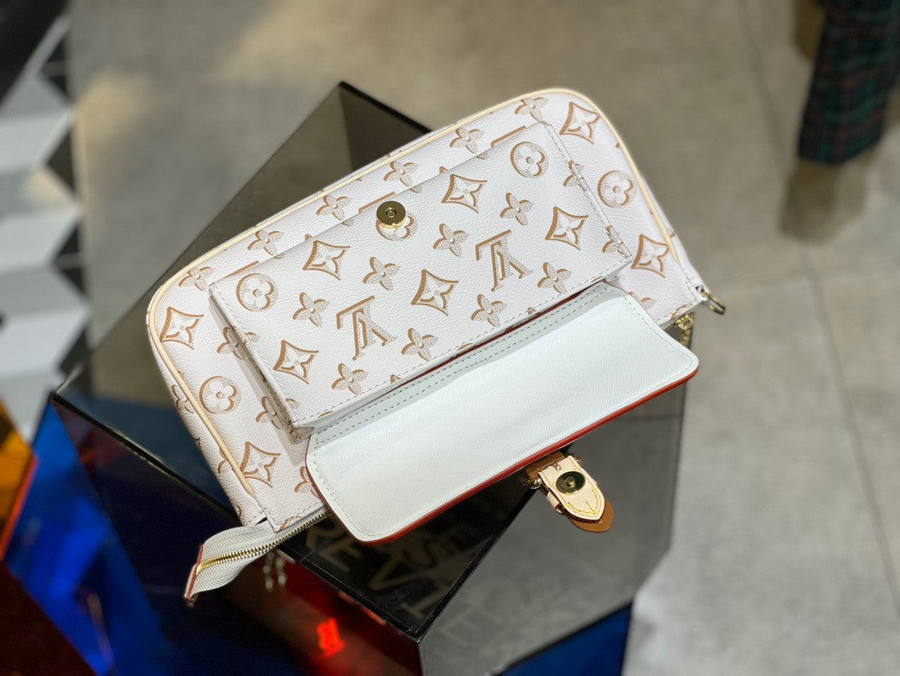 Louis Vuitton Multi Pochette Accessoires Bag Giant Monogram In Gradien -  Praise To Heaven
