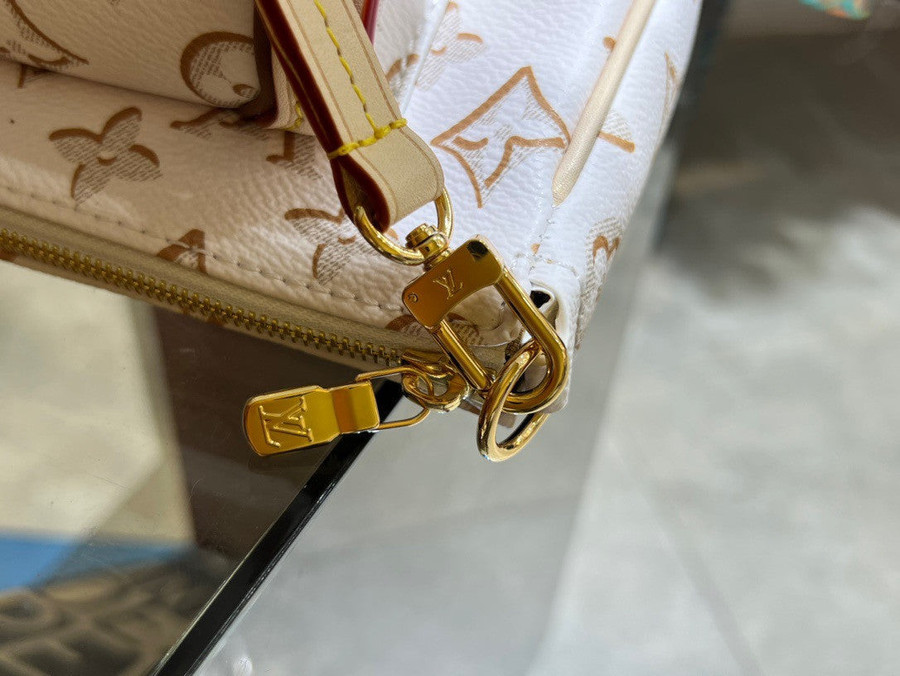 Louis Vuitton Maxi Pouch Accessories Beige Leatherette ref.799566 - Joli  Closet