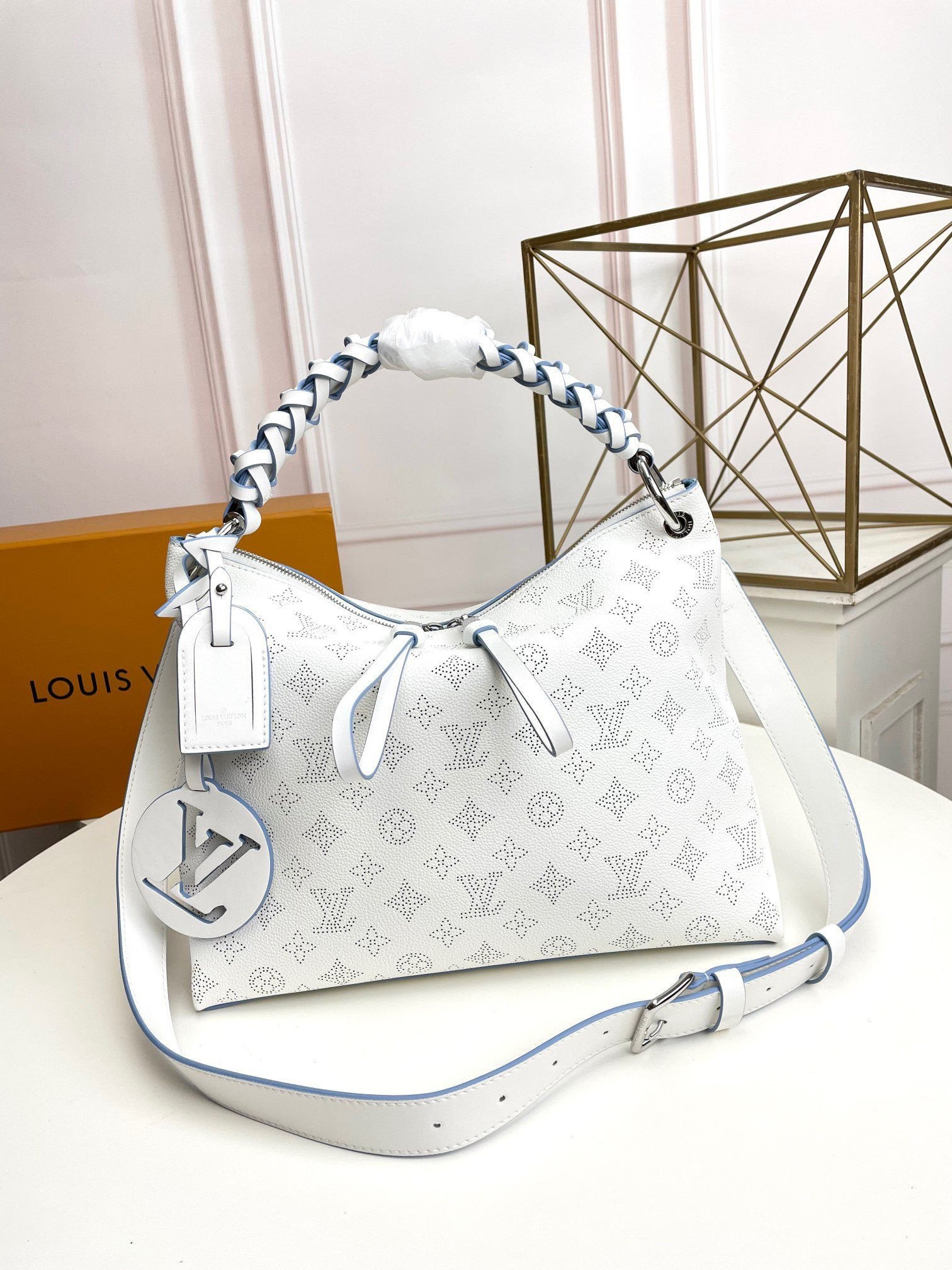 Beaubourg hobo leather handbag Louis Vuitton White in Leather - 38161374