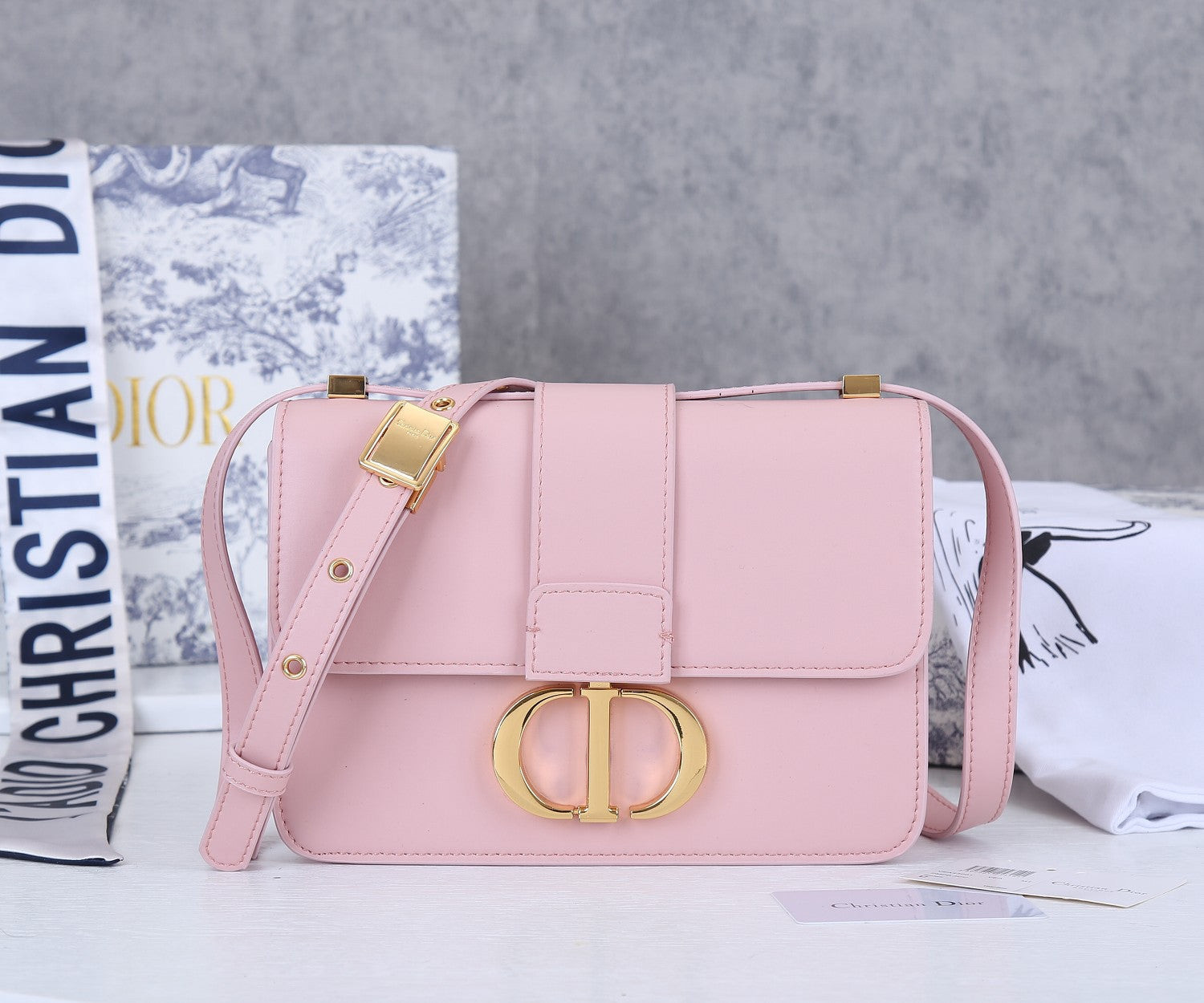 Dior 30 Montaigne Box Bag Gold Logo Leather In Pink - Praise To Heaven