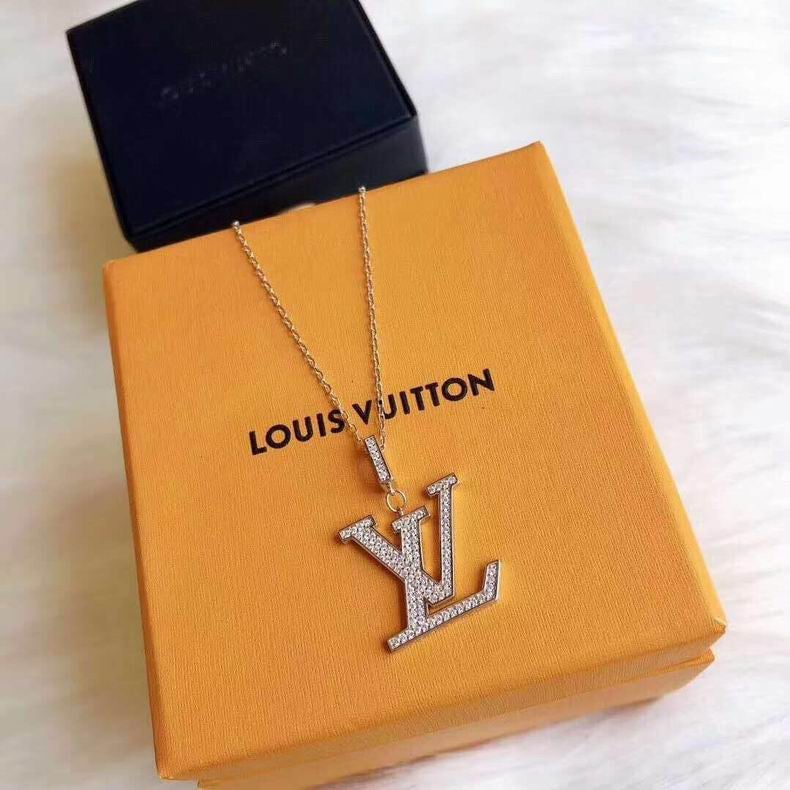 Louis Vuitton® LV Idylle Blossom Large Pendant, Yellow Gold And Diamonds