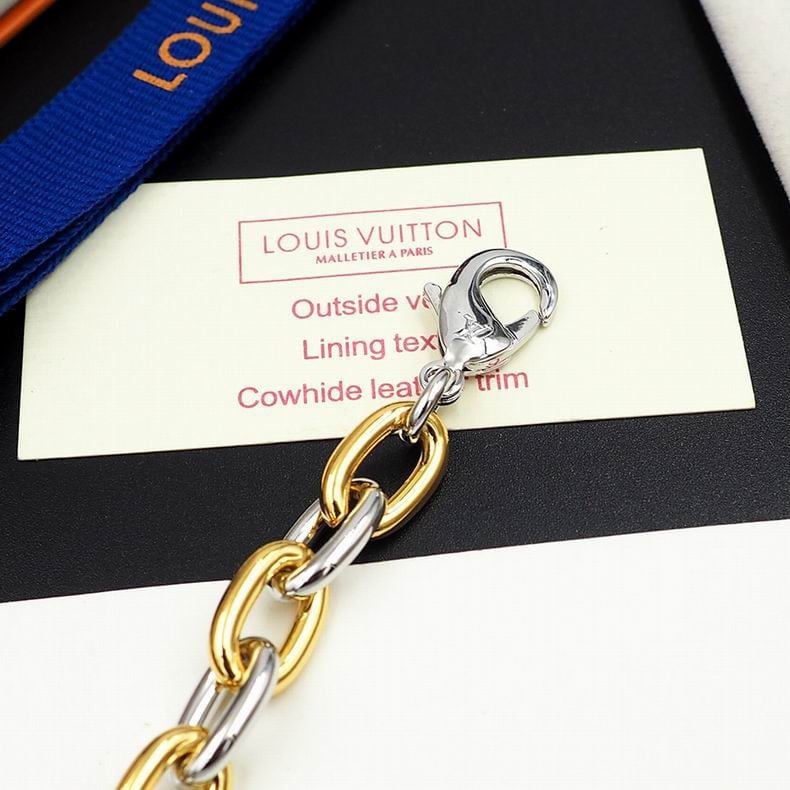 Shop Louis Vuitton Everyday chain lv necklace (M00593) by CITYMONOSHOP