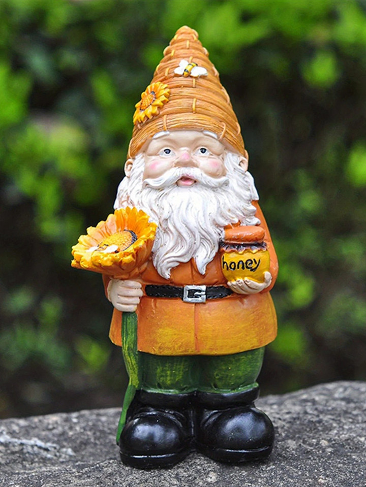 Gnome dwarf garden statue ornament