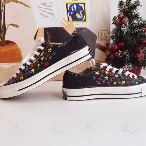 Sample Flowers Hand Embroidered Shoes 43 EU Black
