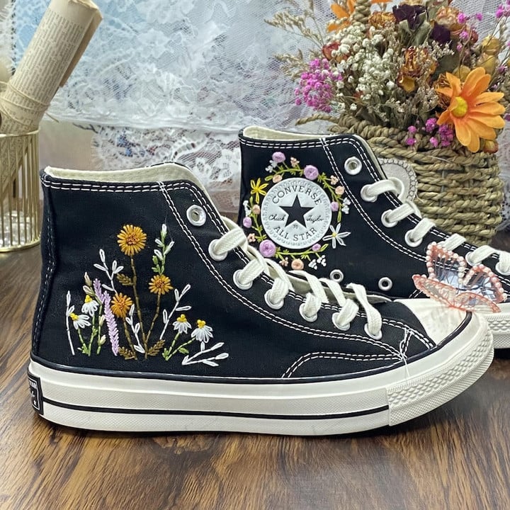 Converse Chuck Taylor Custom Floral Embroidery/ Sweet Country Floral Embroidery Shoes/Custom Converse Embroidered Bees and sweet Flowers