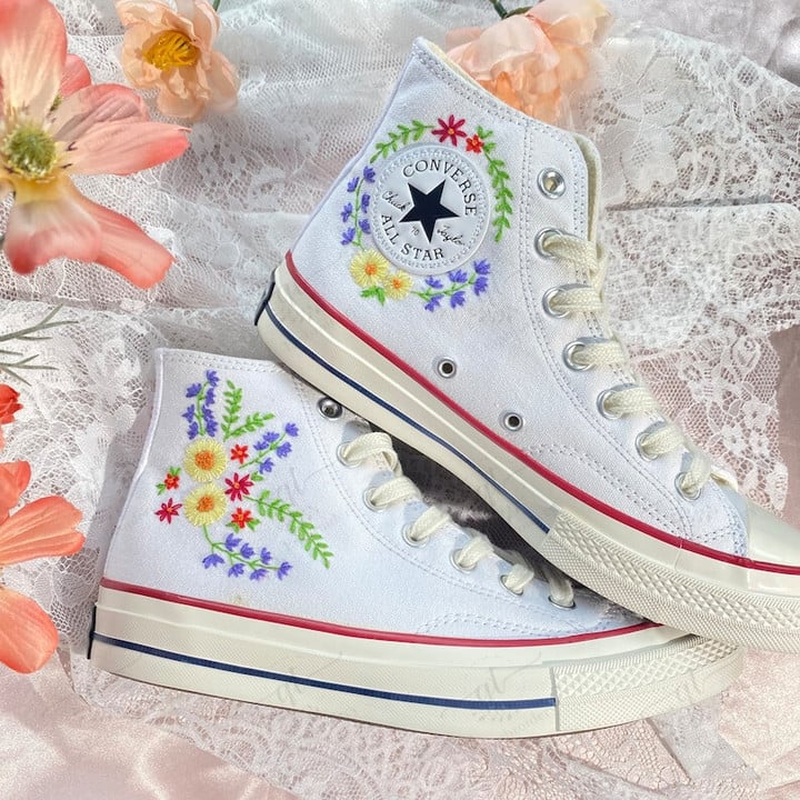 Sweet Country Floral Embroidery Shoes / Custom Converse Embroidered Bees and sweet Flowers / Embroidery Floral High Neck Converse Shoes