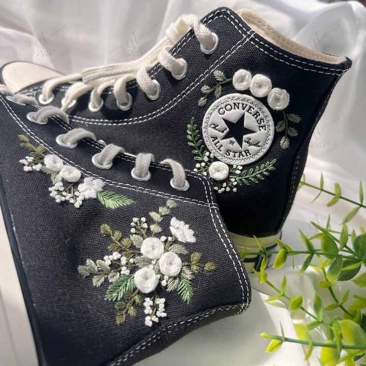 Embroidered White Flower converse/Converse Custom Flower Embroidery /Bridal Converse/ Custom Converse Chuck Taylor 1970s Embroidery Logo/Wedding Converse