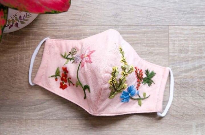 Flower Face Mask, Embroidery Face Masks, Embroidered Tulip Face Mask, Linen Face Masks, Comfortable Adjustable Face Mask, Vintage Face Mask