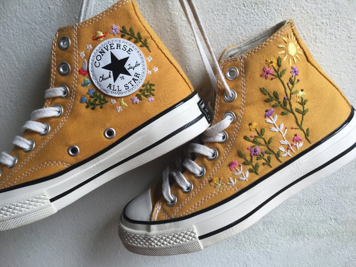 Wedding Converse Custom Daisy Flower Embroidery/Embroidered Sneakers Wedding Flowers/ Gift For Her