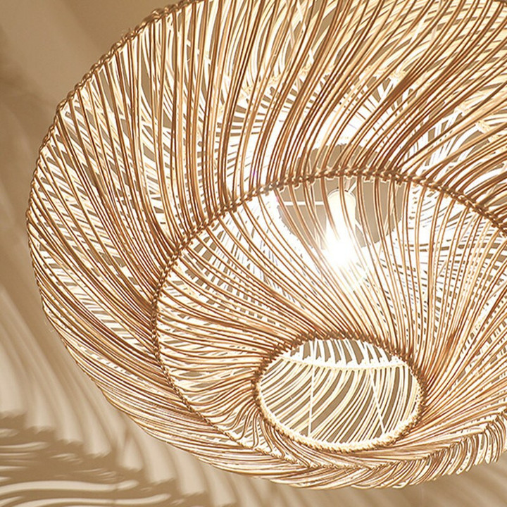 This picture shows a handmade Southeast Asian rattan pendant lamp.