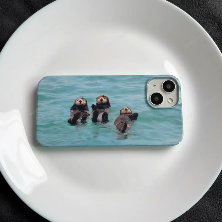 Ins Cute Three Sea Otters Case for iPhone 15 14 13 Pro Max 12 Mini 11 Pro Plus 7 8 Shockproof Protective Hard PC Acrylic Cover