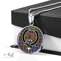 Scottish Leslie of the Hebrides Weathered Clan Tartan Circle Necklace - Crest Classic Scottish Plaid Tartan Plaid