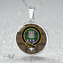 Scottish Innes Hunting Lyon Weathered Clan Tartan Circle Necklace - Crest Classic Scottish Plaid Tartan Plaid