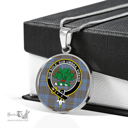 Scottish Irvine of Bonshaw Weathered Clan Tartan Circle Necklace - Crest Classic Scottish Plaid Tartan Plaid