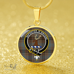 Scottish Davidson (Vestiarium Scoticum) Weathered Clan Tartan Circle Necklace - Crest Classic Scottish Plaid Tartan Plaid