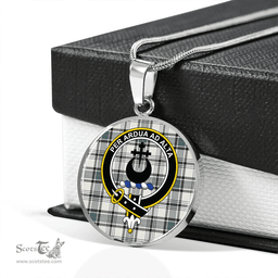 Scottish Hannay (Haney) (Hanna of Sorbie) Weathered Clan Tartan Circle Necklace - Crest Classic Scottish Plaid Tartan Plaid