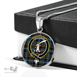 Scottish MacRae Hunting (1715 variant) Modern Clan Tartan Circle Necklace - Crest Classic Scottish Plaid Tartan Plaid