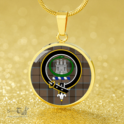 Scottish Innes Hunting Lyon Weathered Clan Tartan Circle Necklace - Crest Classic Scottish Plaid Tartan Plaid