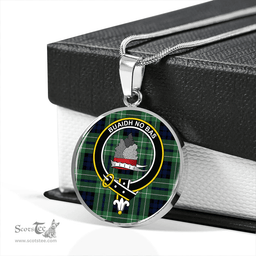 Scottish MacNeil of Colonsay (MacNeil of Barra of Colonsay) Modern Clan Tartan Circle Necklace - Crest Classic Scottish Plaid Tartan Plaid