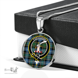 Scottish MacRae Hunting (1715 variant) Ancient Clan Tartan Circle Necklace - Crest Classic Scottish Plaid Tartan Plaid