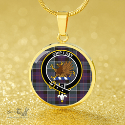 Scottish Leslie Hunting (Leslie Green) Weathered Clan Tartan Circle Necklace - Crest Classic Scottish Plaid Tartan Plaid