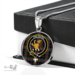 Scottish Newlands (Walker Newlands) Modern Clan Tartan Circle Necklace - Crest Classic Scottish Plaid Tartan Plaid