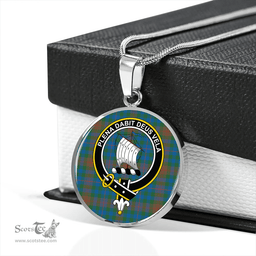 Scottish Tennant Yules Ancient Clan Tartan Circle Necklace - Crest Classic Scottish Plaid Tartan Plaid