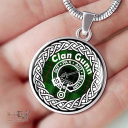 Gunn Tartan Crest Clan Scotland Tartan Plaid Circle Pendant Necklace Jewelry Gift For Women