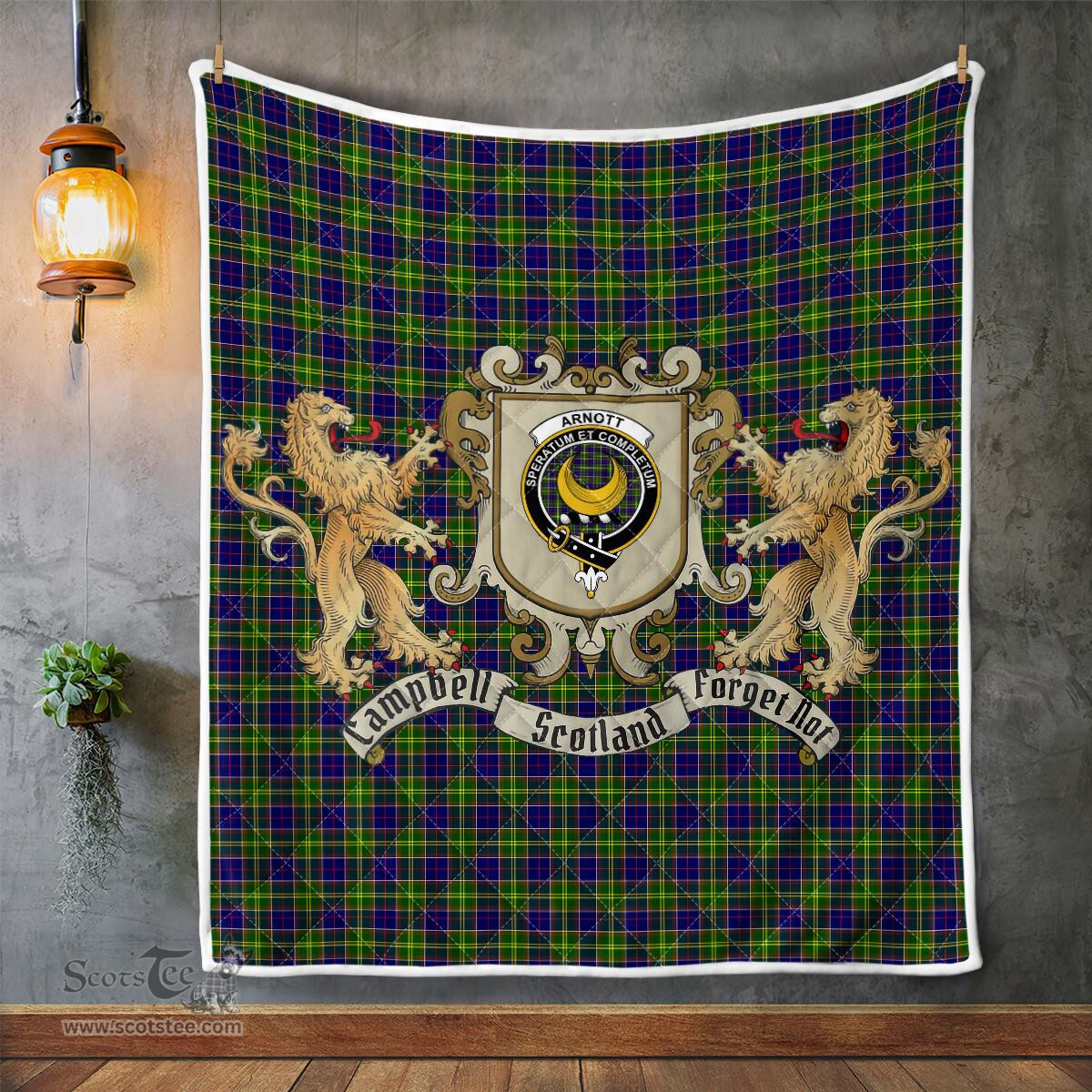 Scottish Arnott Clan Badge Tartan Plaid Lion Crest Premium Quilt Scottish Plaid Tartan Plaid - ScotsTee - scotstee.com