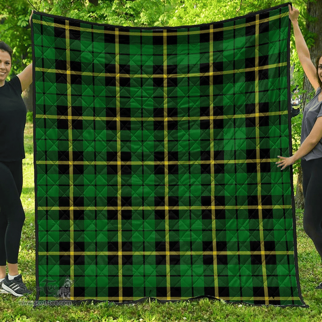 Scottish Wallace Hunting - Green Clan Tartan Quilt - Classic Scottish Plaid Tartan Plaid