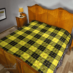 Scottish MacLeod of Lewis Modern Clan Tartan Quilt - Classic Scottish Plaid Tartan Plaid