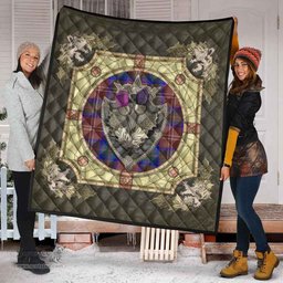 Scottish Chisholm Hunting Modern Clan Scottish Plaid Tartan Quilt - Crystal Thistle Shield Scottish Plaid Tartan Plaid - ScotsTee - scotstee.com
