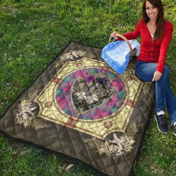 Scottish Lindsay Ancient Clan Scottish Plaid Tartan Quilt - Crystal Thistle Shield Scottish Plaid Tartan Plaid - ScotsTee - scotstee.com
