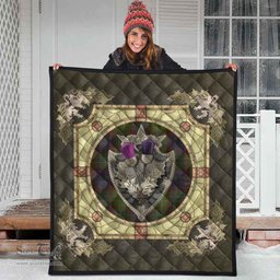 Scottish Cunningham Hunting Modern Clan Scottish Plaid Tartan Quilt - Crystal Thistle Shield Scottish Plaid Tartan Plaid - ScotsTee - scotstee.com