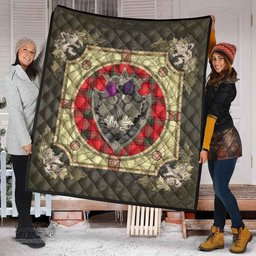 Scottish Seton Modern Clan Scottish Plaid Tartan Quilt - Crystal Thistle Shield Scottish Plaid Tartan Plaid - ScotsTee - scotstee.com