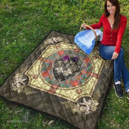 Scottish MacKintosh Ancient Clan Scottish Plaid Tartan Quilt - Crystal Thistle Shield Scottish Plaid Tartan Plaid - ScotsTee - scotstee.com