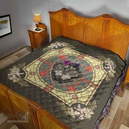 Scottish MacKintosh Ancient Clan Scottish Plaid Tartan Quilt - Crystal Thistle Shield Scottish Plaid Tartan Plaid - ScotsTee - scotstee.com