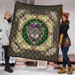 Scottish Wallace Hunting - Green Clan Scottish Plaid Tartan Quilt - Crystal Thistle Shield Scottish Plaid Tartan Plaid - ScotsTee - scotstee.com