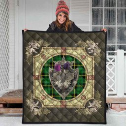 Scottish Wallace Hunting - Green Clan Scottish Plaid Tartan Quilt - Crystal Thistle Shield Scottish Plaid Tartan Plaid - ScotsTee - scotstee.com