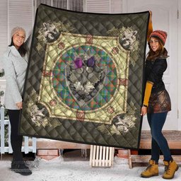 Scottish MacKintosh Hunting Ancient Clan Scottish Plaid Tartan Quilt - Crystal Thistle Shield Scottish Plaid Tartan Plaid - ScotsTee - scotstee.com