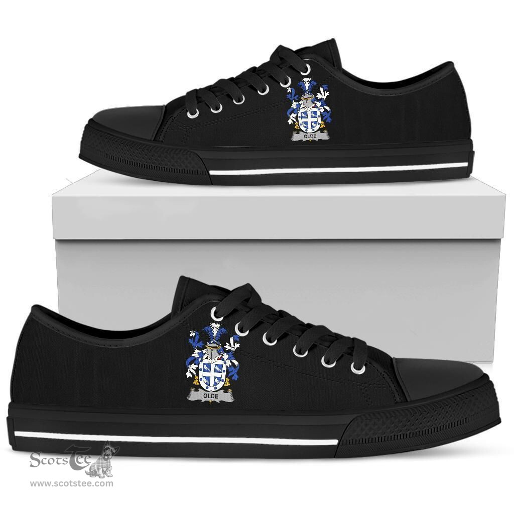 Irish Olde Coat of Arms Family Crest Ireland Low Top Shoes (Women's/Men's) Black/ White Irish Shoes