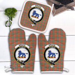 Scottish Bruce Ancient Clan Crest Tartan Oven Mitt And Pot Holder Set (2 Oven Mitts + 1 Pot Holder)