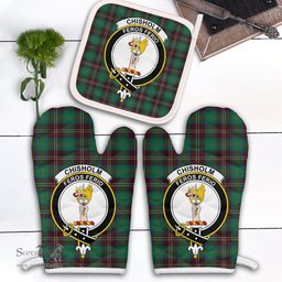Scottish Chisholm Hunting Ancient Clan Crest Tartan Oven Mitt And Pot Holder Set (2 Oven Mitts + 1 Pot Holder)
