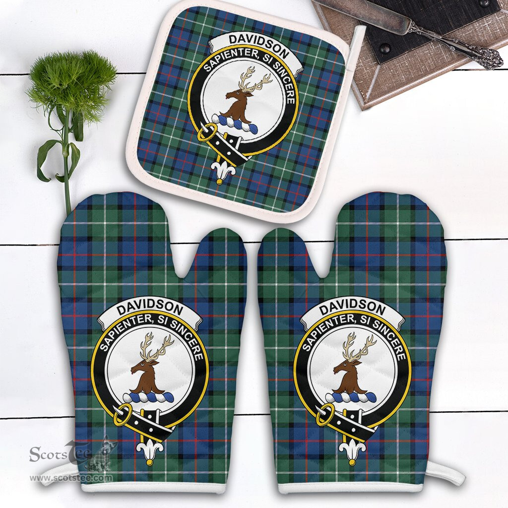 Scottish Davidson Of Tulloch Clan Crest Tartan Oven Mitt And Pot Holder Set (2 Oven Mitts + 1 Pot Holder)