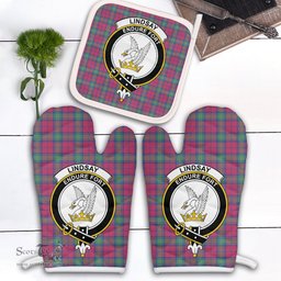 Scottish Lindsay Ancient Clan Crest Tartan Oven Mitt And Pot Holder Set (2 Oven Mitts + 1 Pot Holder)