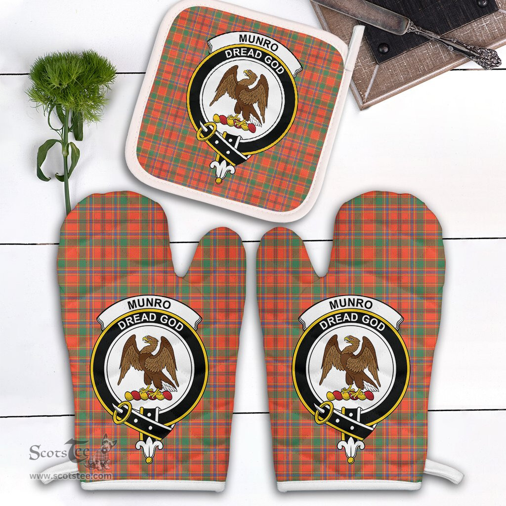 Scottish Munro Ancient Clan Crest Tartan Oven Mitt And Pot Holder Set (2 Oven Mitts + 1 Pot Holder)