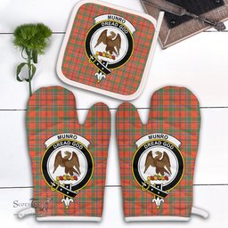 Scottish Munro Ancient Clan Crest Tartan Oven Mitt And Pot Holder Set (2 Oven Mitts + 1 Pot Holder)