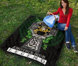 ScotsTee Shop Irish Hogan or O'Hogan Coat of Arms Family Crest Ireland Quilt Ireland Legend Quilt