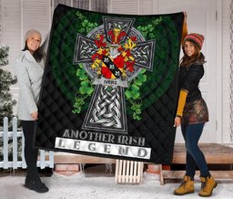 ScotsTee Shop Irish Ivers Coat of Arms Family Crest Ireland Quilt Ireland Legend Quilt